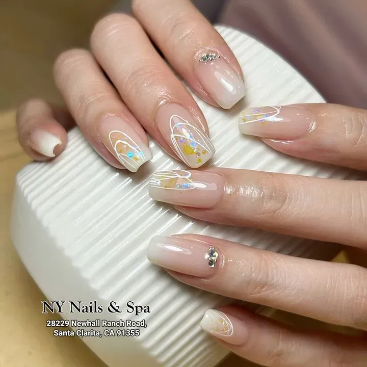 https://cdn.salonspotlight.com/photos/65oJiTeg3iDntiSROW92/4b10e3a6-6d8e-42a3-b45e-3797b65aa91f_720x720