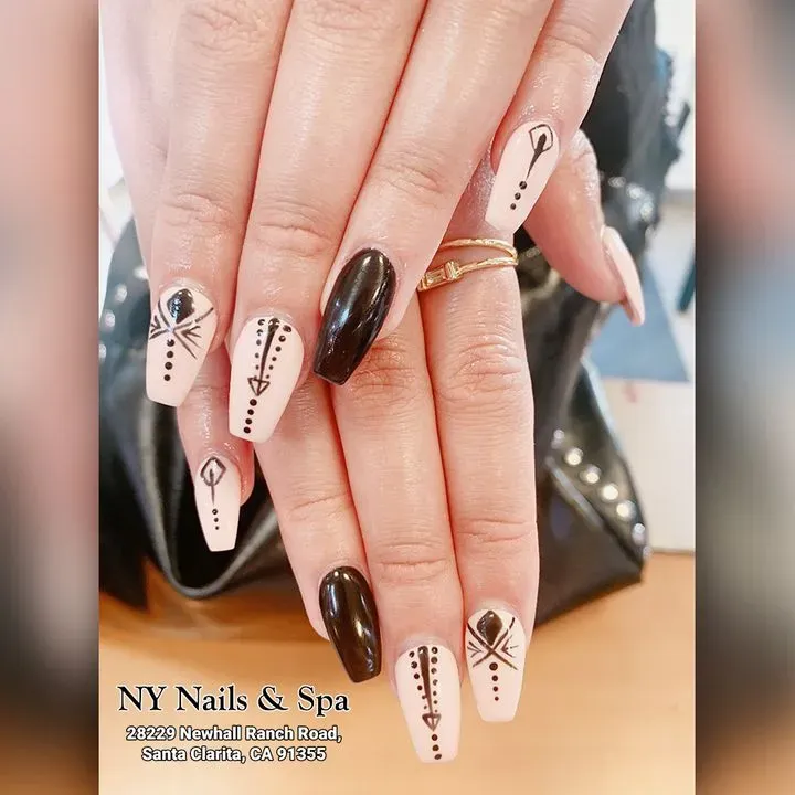 https://cdn.salonspotlight.com/photos/65oJiTeg3iDntiSROW92/4e20da06-3676-417d-a76c-ceda12f22902_720x720