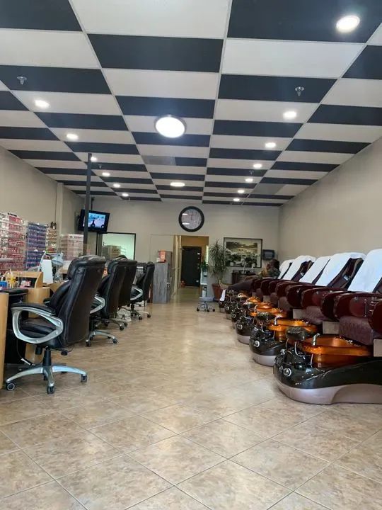 https://cdn.salonspotlight.com/photos/65tApwjR1UAqZVKuu687/cb11491d-dae7-4ff7-aa50-476b38303e95_720x720