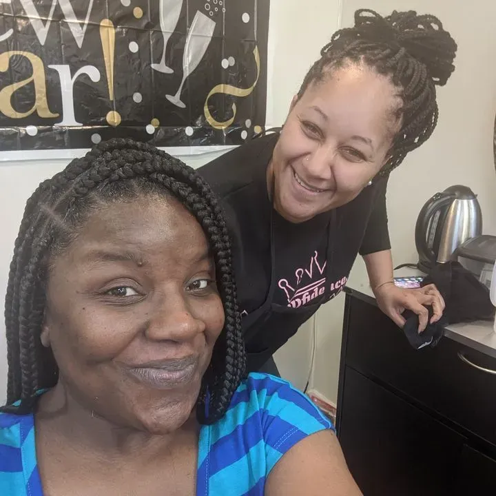 https://cdn.salonspotlight.com/photos/66QeqDGUAEehiUDH6sDX/697b067c-1769-4d77-bff9-8e8e9cfc5d99_720x720