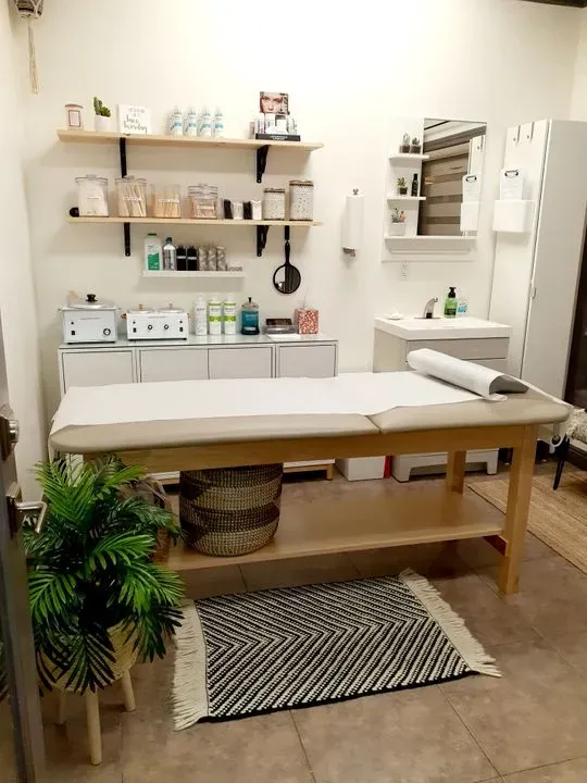 https://cdn.salonspotlight.com/photos/67Mux6r8ZKmqNNxQOVuG/427e4c72-eafd-4f9d-8dd7-77ef10d64b8d_720x720
