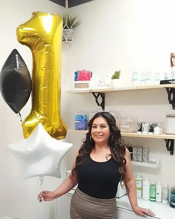 https://cdn.salonspotlight.com/photos/67Mux6r8ZKmqNNxQOVuG/e8bbd049-bd1c-4bb4-bd76-96acf7d81457_720x720