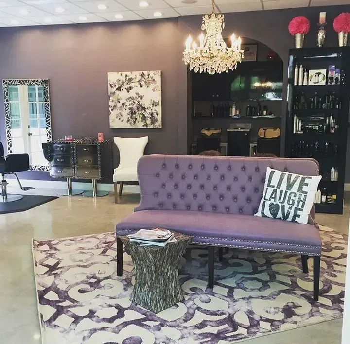 https://cdn.salonspotlight.com/photos/67zH79Y7iGBqezaCabje/b218dc9d-ced5-42c6-a60f-8e2f519c5efd_720x720