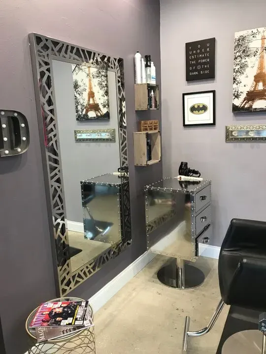 https://cdn.salonspotlight.com/photos/67zH79Y7iGBqezaCabje/c2677724-66d2-47fc-88b8-0e919534896f_720x720