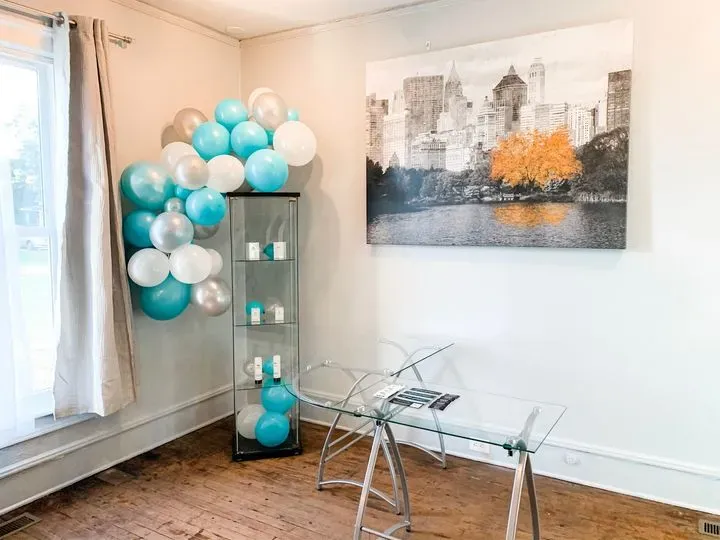 https://cdn.salonspotlight.com/photos/68AB0Sa14NUbZzWoRpIa/ae8a6d27-702d-4ebd-81a6-182d751222dd_720x720