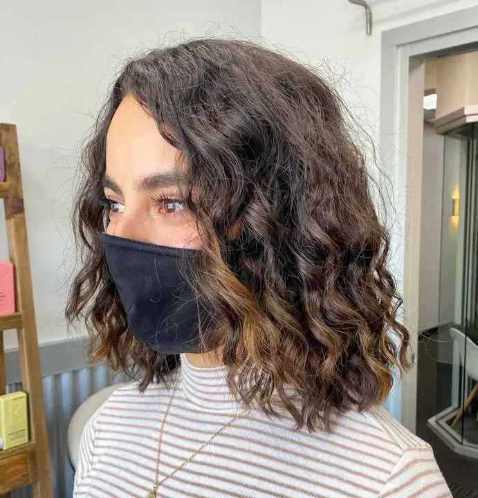 https://cdn.salonspotlight.com/photos/68JbrZyL9pcHyVsuNrAf/2952cd55-3243-466f-9f86-ac5bb388b67c_720x720