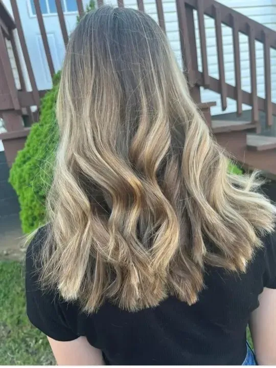 https://cdn.salonspotlight.com/photos/69CrguxlxsVA26GJy2La/dc8384f9-36d2-4e1d-bc71-aee56cee56e5_720x720