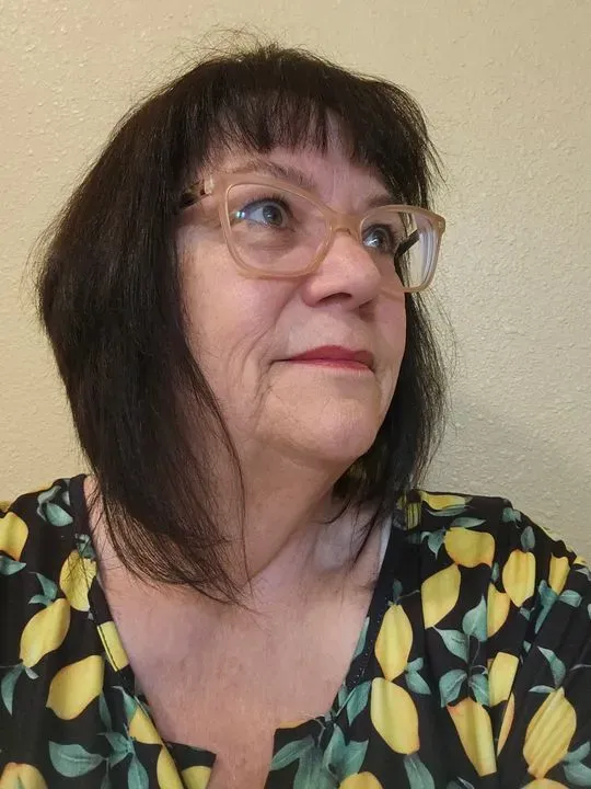 https://cdn.salonspotlight.com/photos/6B2lQ02RNgM6O0bTa162/71203fe9-447c-443f-8e83-ac2681ce5d7b_720x720