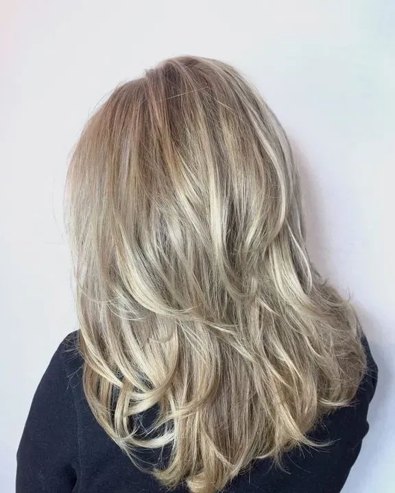 https://cdn.salonspotlight.com/photos/6B4SqHokCrDG5w09InTK/8a8e3239-00fc-46b8-9c3b-287d9319c59f_720x720
