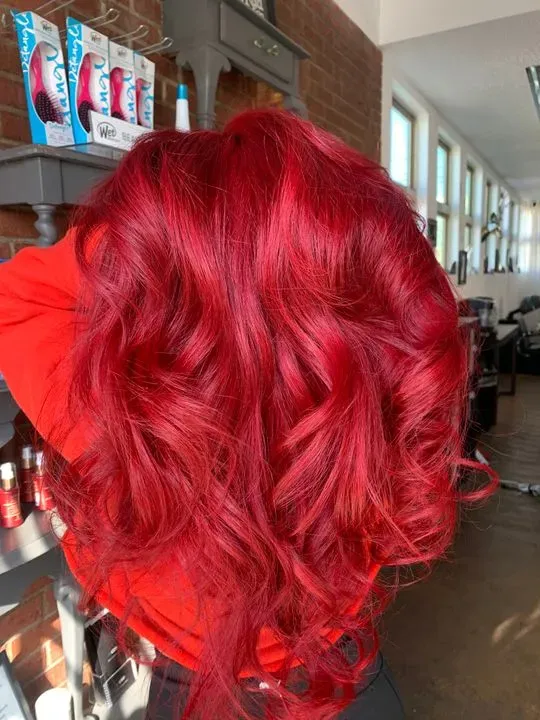 https://cdn.salonspotlight.com/photos/6B4SqHokCrDG5w09InTK/97e5eaba-9982-4b9d-96a3-5dfbb70a53f3_720x720