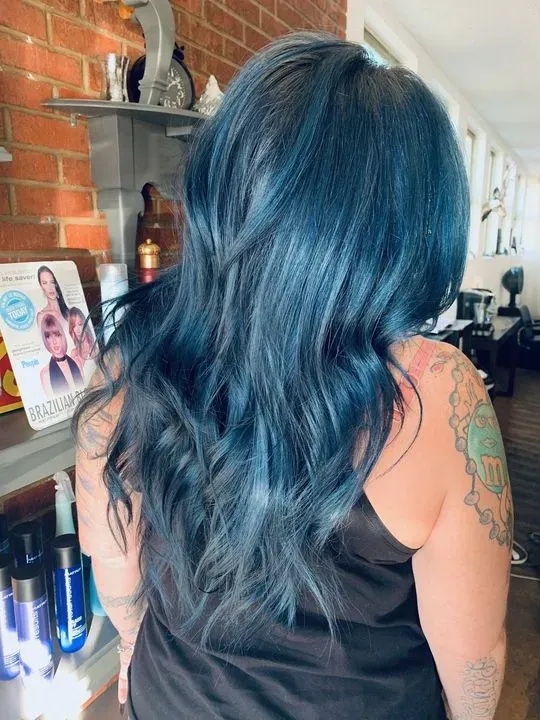 https://cdn.salonspotlight.com/photos/6B4SqHokCrDG5w09InTK/fb09edd5-529e-4936-bbbe-906b3888f034_720x720