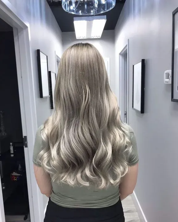 https://cdn.salonspotlight.com/photos/6BLJiaIrC7BvSefk6O6a/b2e2e18d-42ae-4add-87e4-97accf08bb8b_720x720