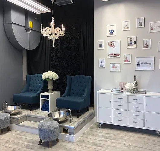 https://cdn.salonspotlight.com/photos/6BLJiaIrC7BvSefk6O6a/fa4ec901-611d-40b6-b55f-3d289db36379_720x720