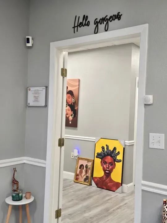 https://cdn.salonspotlight.com/photos/6BWqt4IC5p400iAEMv1S/a29cb016-271b-4700-849e-8d76f0d013b3_720x720