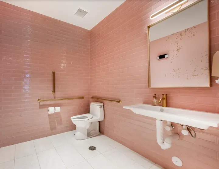https://cdn.salonspotlight.com/photos/6BkcaW9FoUhbS9hyYTmp/09fc0688-a4a8-4028-9d32-9c9420af79dd_720x720
