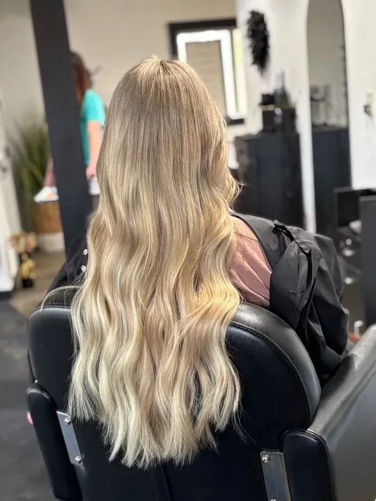https://cdn.salonspotlight.com/photos/6BsemKpnFXPQmvuyzfdj/145db38d-ad37-49a2-b7ad-58d916a0baca_720x720