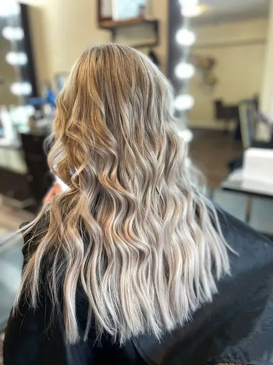 https://cdn.salonspotlight.com/photos/6BsemKpnFXPQmvuyzfdj/db996164-488e-436b-9099-f8703493d933_720x720