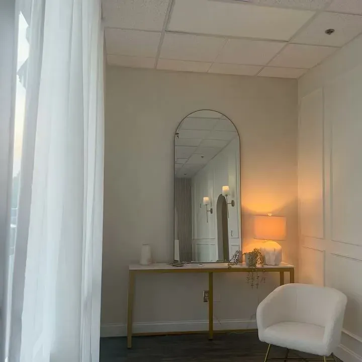 https://cdn.salonspotlight.com/photos/6BviiOAtDhOW7Oi8wOIx/103db97c-7544-42d8-ae33-b64536d2a6dd_720x720