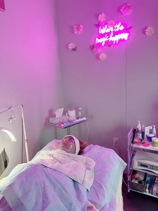 https://cdn.salonspotlight.com/photos/6CvONUEU4sJZdT2YJSf3/b6d35e13-0073-4ec3-8e17-f0cc1c3a74bb_720x720