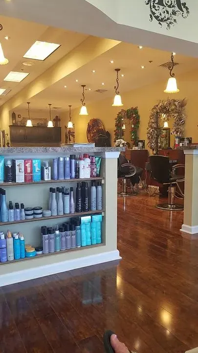 https://cdn.salonspotlight.com/photos/6Dd2iTzzRANOfEMOw7LS/e948ee66-2105-40cf-a009-8b1409f51c32_720x720