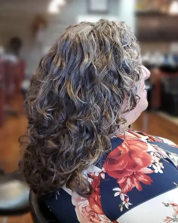https://cdn.salonspotlight.com/photos/6Dd2iTzzRANOfEMOw7LS/f3d35165-20cf-4623-889a-37098cb15ddd_720x720
