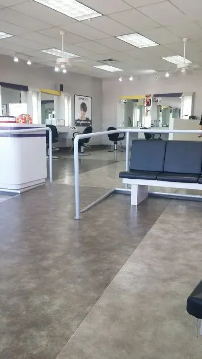 https://cdn.salonspotlight.com/photos/6EMilkeHGbFIHt6UfQWv/cb97e53e-69f8-40af-a0dd-3e986a033ca4_720x720