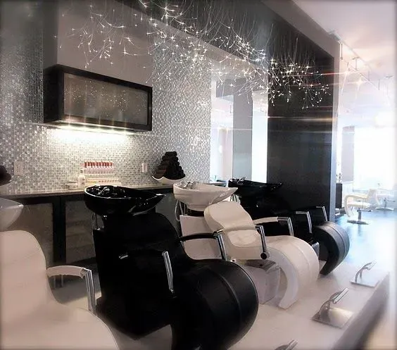 https://cdn.salonspotlight.com/photos/6EkTJgcrQGqtwtUpJyj4/459f1d9f-92a8-48d3-a7a0-b89ba82c5779_720x720