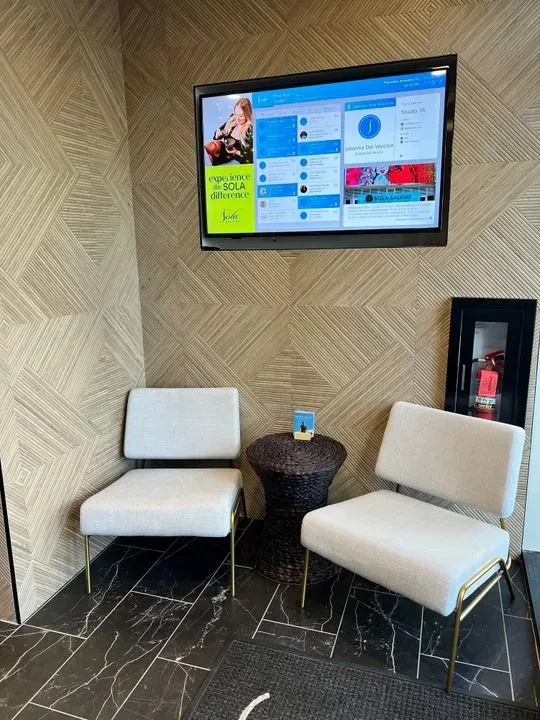 https://cdn.salonspotlight.com/photos/6G9Ja25kVEYwuJdPLHLX/c09d1cf2-0dfe-40b6-8c7a-f1044dd6860d_720x720