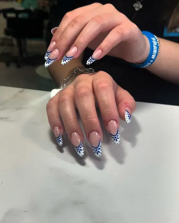 https://cdn.salonspotlight.com/photos/6GMidWF2wu62pGouSlSf/4a239330-6fd1-4fca-948c-bf17a9dd65aa_720x720