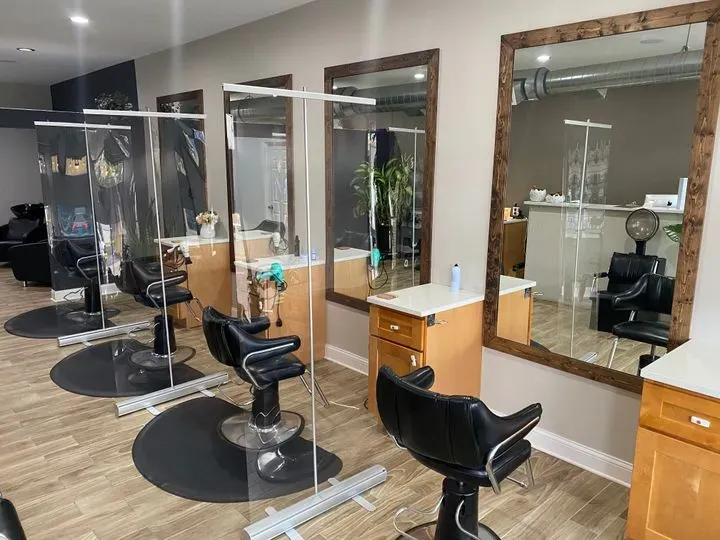https://cdn.salonspotlight.com/photos/6HCF0S9f2bd1w6wZ2lG5/5d64c9a4-8849-482d-ad38-32c8224cc62b_720x720