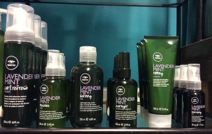 https://cdn.salonspotlight.com/photos/6HpZI9elIbKy8zexWp88/05954ce1-12df-461d-b6bb-205ea9a5ca7d_720x720