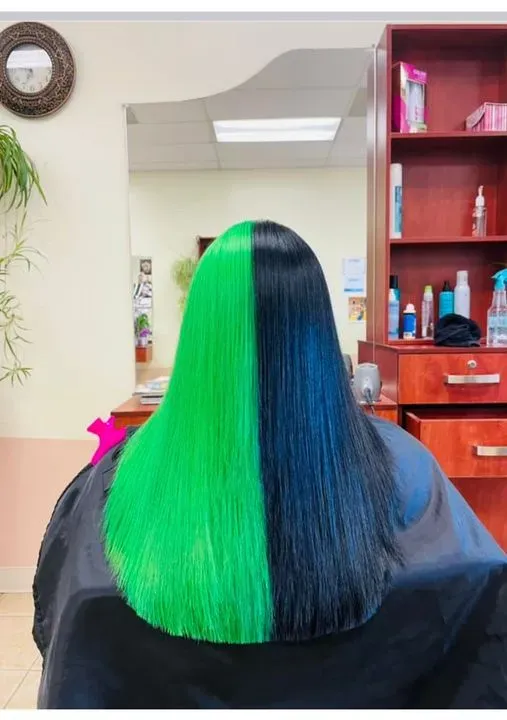 https://cdn.salonspotlight.com/photos/6IcUekQ59IvGzofElci4/5c48f4b5-8dfd-4c72-95de-eceb625a00fe_720x720