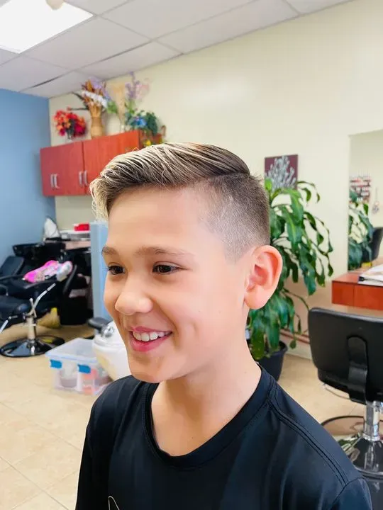 https://cdn.salonspotlight.com/photos/6IcUekQ59IvGzofElci4/647afb14-3a37-4bf7-8307-f4902ffee9c4_720x720
