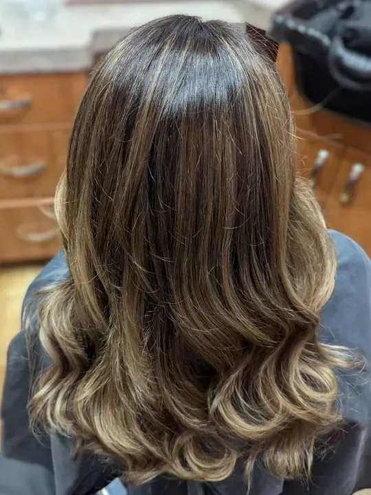 https://cdn.salonspotlight.com/photos/6JCApmUiNT1iMwcWbnG3/5505cb05-210f-480d-9760-fd886e99bd2f_720x720