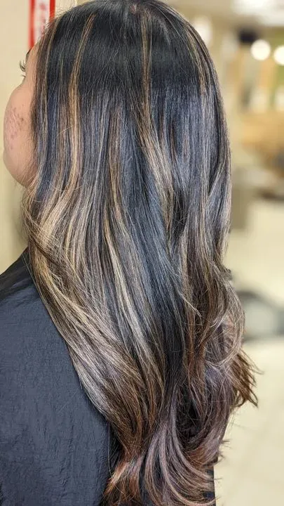 https://cdn.salonspotlight.com/photos/6JCApmUiNT1iMwcWbnG3/a5b94d80-8ab2-45b6-bcf8-bb51dd61fff1_720x720