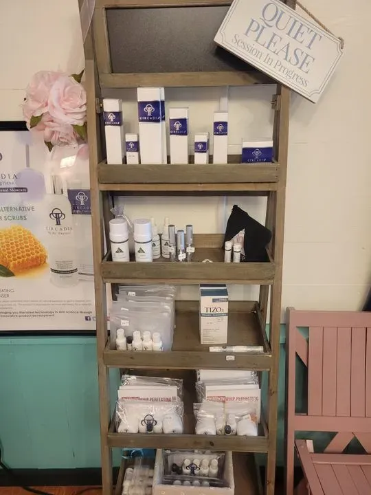 https://cdn.salonspotlight.com/photos/6JklXEkRWzFfML9lry7c/a892641c-4a02-4060-8045-bac1abda2071_720x720