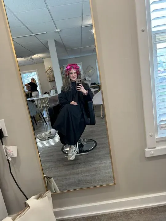 https://cdn.salonspotlight.com/photos/6Kug3VqSWBzObvgZxjEy/c8e9fd77-5695-4194-a31f-8d89e0903de2_720x720