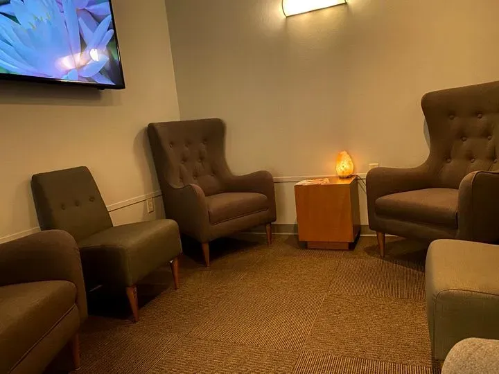 https://cdn.salonspotlight.com/photos/6L9SQYHNI3SDLVm6s0N8/c6a88659-14b8-4e26-a83a-172b89c79895_720x720