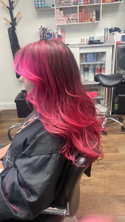 https://cdn.salonspotlight.com/photos/6LAkFWTtUs62gG5BCYOL/f97cf1f0-a53d-473c-9de6-17571e5add75_720x720
