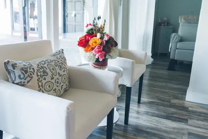 https://cdn.salonspotlight.com/photos/6Lnr6ZfHtJK5qEZfGi2f/1b691c7a-f87f-4487-89b4-972185bb62d9_720x720