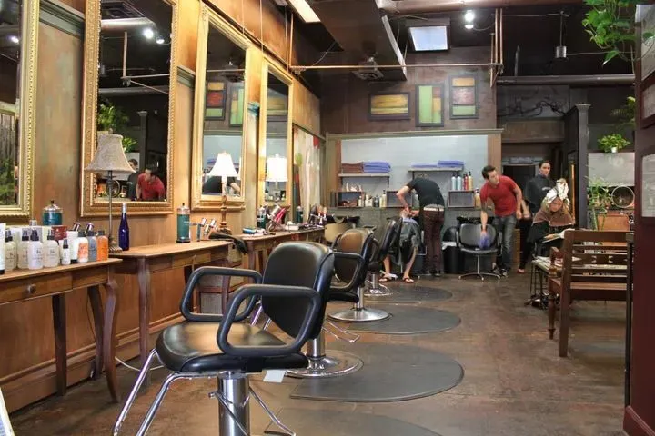 https://cdn.salonspotlight.com/photos/6Ne7mWAR3PX3VAQuAAvu/35c02668-9859-4923-914c-c37da4f7fba0_720x720