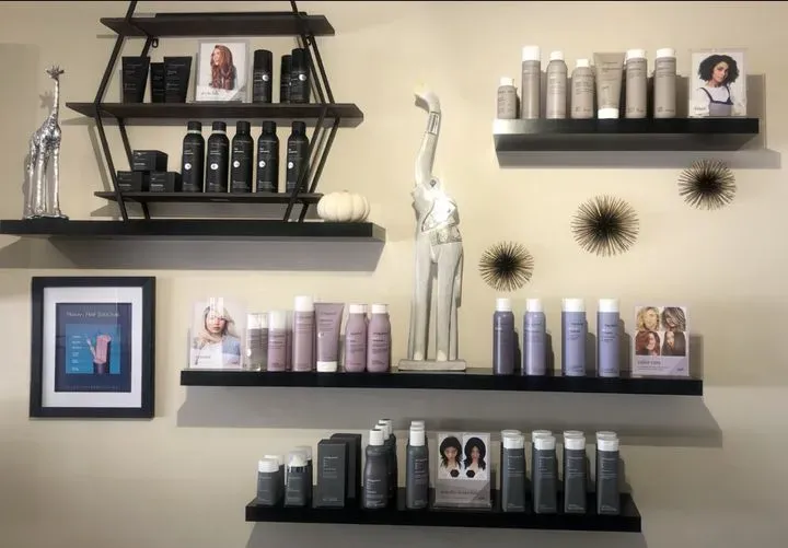 https://cdn.salonspotlight.com/photos/6NrQg6ubDQEtcN0Q6RKU/1b26fbc5-81fa-4711-b4d9-2b54614ee264_720x720