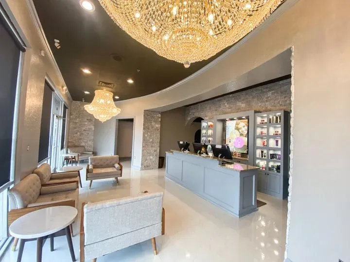 https://cdn.salonspotlight.com/photos/6PjguFEPRzcLocxc1XSE/a13f9c11-57bf-40fc-a150-d1ba9f488f88_720x720