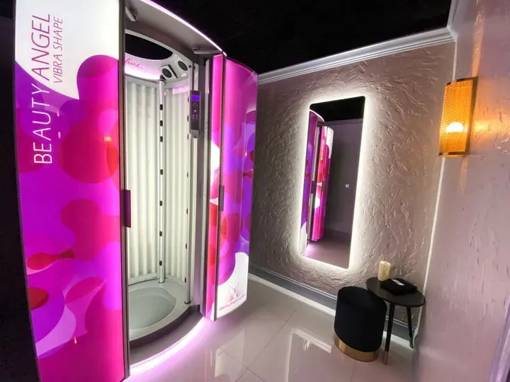 https://cdn.salonspotlight.com/photos/6PjguFEPRzcLocxc1XSE/cc8c217d-871e-44ea-b04e-5ab12215ad6e_720x720