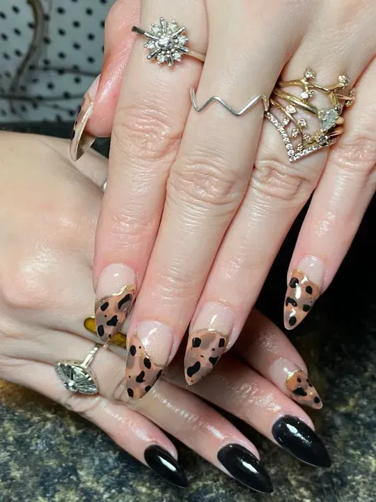 https://cdn.salonspotlight.com/photos/6RY6O9KsyPyA1W0To7rr/0a249743-4c72-47d3-928a-0e3924b1957a_720x720