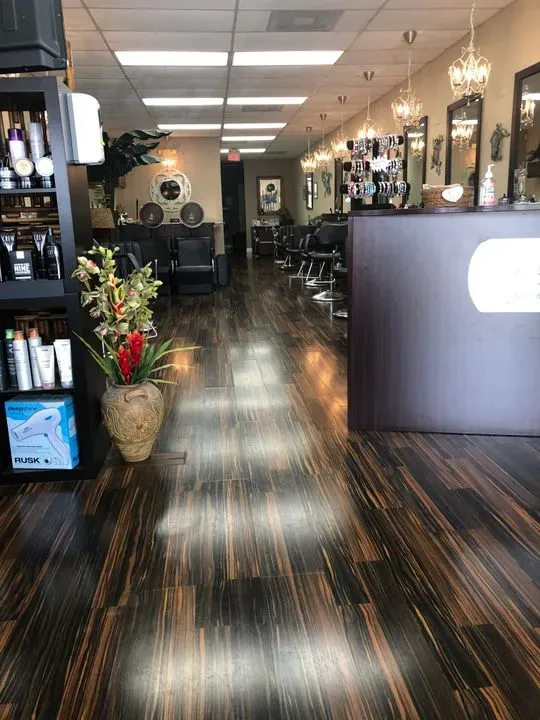 https://cdn.salonspotlight.com/photos/6Sy7R1bkVW4V0XNUui2N/2589edff-9463-4e50-9fc5-4e663dddf61a_720x720