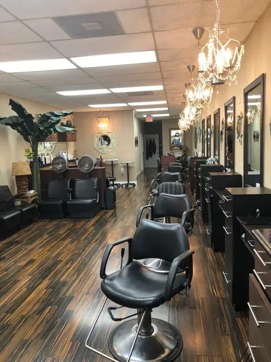 https://cdn.salonspotlight.com/photos/6Sy7R1bkVW4V0XNUui2N/4f47ef03-80ff-4245-86de-4b846d0930a0_720x720