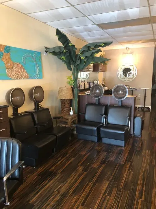 https://cdn.salonspotlight.com/photos/6Sy7R1bkVW4V0XNUui2N/f066c0e2-da5b-4632-995e-c3ca4dd45351_720x720