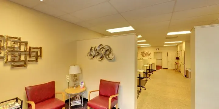 https://cdn.salonspotlight.com/photos/6Ujc6Rr0OeHjTpGMQqTB/61031568-26a4-432a-bc56-1bbf3895f131_720x720
