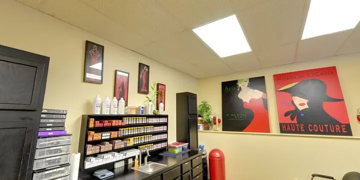 https://cdn.salonspotlight.com/photos/6Ujc6Rr0OeHjTpGMQqTB/d592dbe9-58fc-455d-93e6-1b0778f25225_720x720